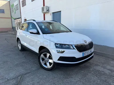 Usado Skoda Karoq Ambition 150 CV (110 kW) 2021 Blanco SUV