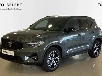Usado Volvo XC40 Plus 163 CV (119 kW) 2025 Gris / plata SUV
