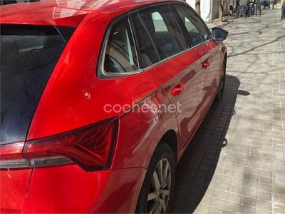 Usado Skoda Scala Ambition 150 CV (110 kW) 2021 Rojo Utilitario