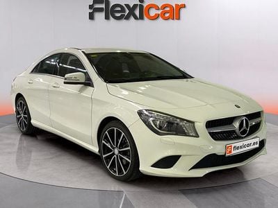 Usado Mercedes CLA200 136 CV (100 kW) 2015 Blanco Coupe