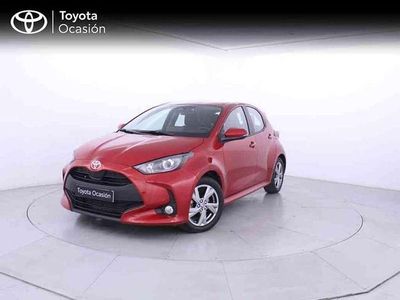 Rojo Usado 2024 Toyota Yaris Hybrid Active Utilitario | 19.700 € (Precio justo)