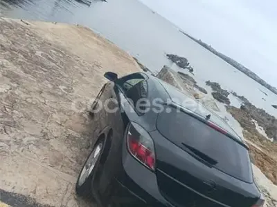 Usado Opel Astra GTC Sport 150 CV (110 kW) 2007 Negro Berlina