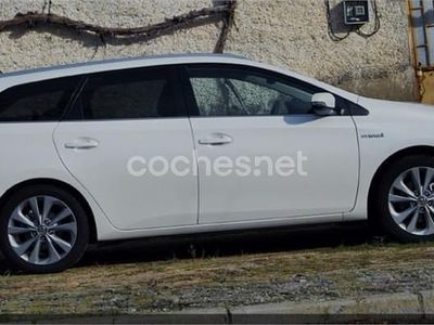 Toyota Auris Hybrid