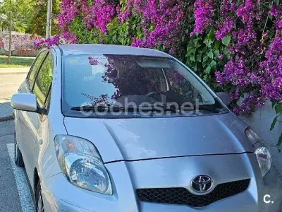Usado Toyota Yaris Active 101 CV (74 kW) 2009 Gris / plata Utilitario