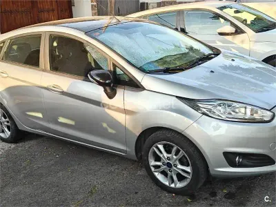Usado Ford Fiesta Trend 100 CV (73 kW) 2016 Gris / plata Utilitario
