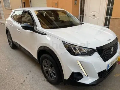 Usado Peugeot 2008 Active 110 CV (80 kW) 2022 Blanco SUV