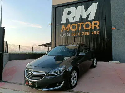 Usado Opel Insignia Selective 140 CV (102 kW) 2015 Gris / plata Berlina