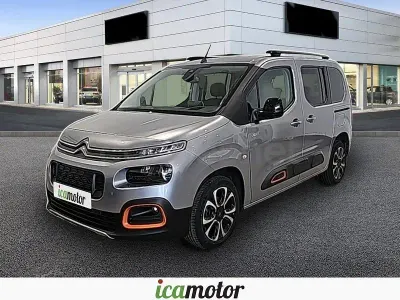 Usado Citroën Berlingo Shine 102 CV (75 kW) 2021 Gris / plata Monovolumen
