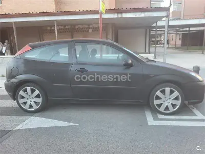 Używany Ford Focus Trend 100 KM (73 kW) 2003 Czarny Sedan/Limuzyna