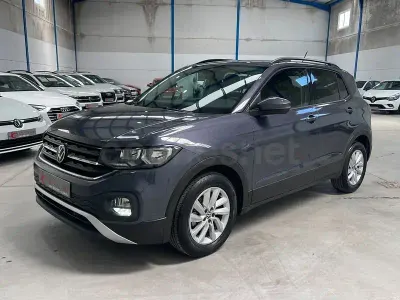 Usado VW T-Cross Advance 95 CV (69 kW) 2022 Gris / plata SUV