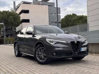 Usado Alfa Romeo Stelvio Sprint 190 CV (139 kW) 2022 Plateado SUV