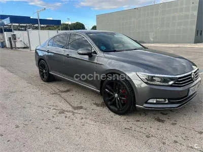 Usado VW Passat Sportline 150 CV (110 kW) 2016 Gris / plata Berlina