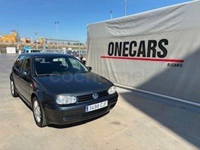 Usado VW Golf IV 110 CV (80 kW) 2003 Gris / plata Berlina