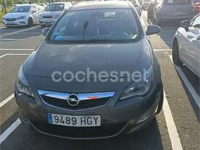 Usado Opel Astra Sport 165 CV (121 kW) 2011 Gris / plata Familiar