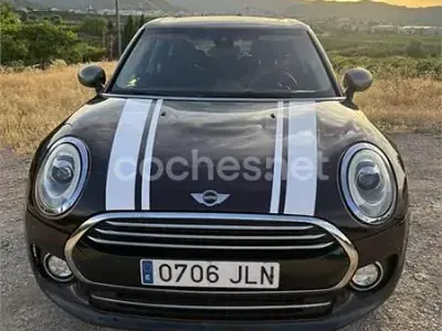 Usado Mini Cooper D Clubman 150 CV (110 kW) 2016 Granate Familiar