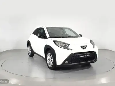 Usado Toyota Aygo X Play 72 CV (52 kW) 2025 Blanco SUV