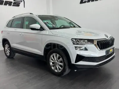 Usado Skoda Karoq Ambition 150 CV (110 kW) 2022 Blanco SUV