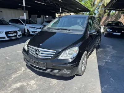 Usado Mercedes B200 136 CV (100 kW) 2005 Negro Monovolumen