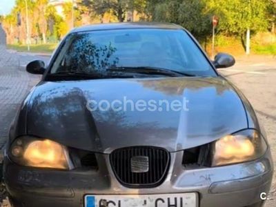 Usado Seat Cordoba Stella 75 CV (55 kW) 2003 Gris / plata Berlina