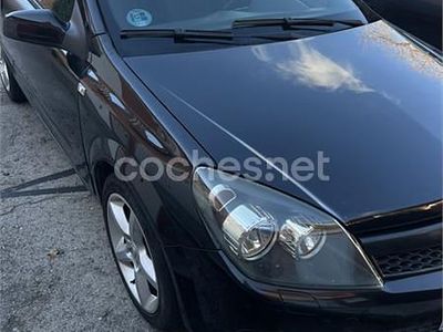 Usado Opel Astra GTC Sport 105 CV (77 kW) 2007 Negro Berlina