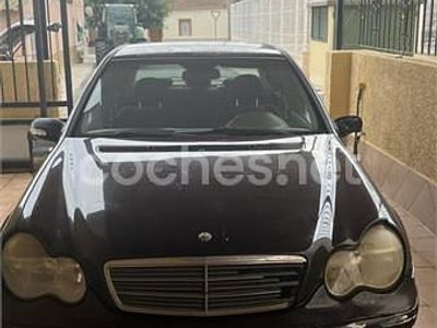 Negro Usado 2004 Mercedes C220 Classic Berlina | 1500 €