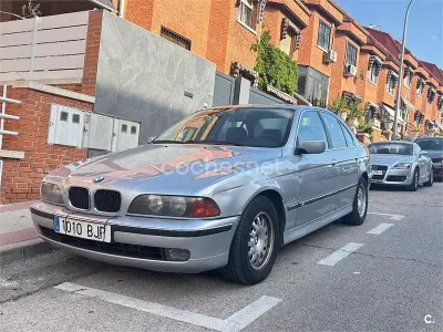 Usado BMW 523 170 CV (125 kW) 1997 Gris / plata Berlina