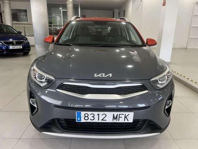 Usado Kia Stonic Plus 84 HP (61 kW) 2023 Cinzento SUV