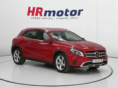 Usado Mercedes GLA180 Urban 122 CV (89 kW) 2019 Rojo SUV