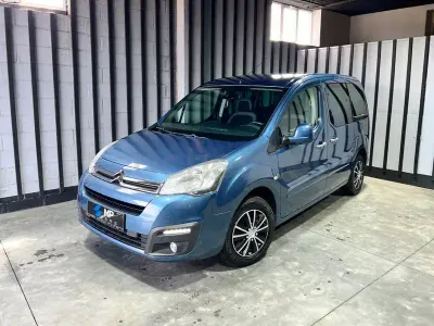 Usado Citroën Berlingo Feel 100 HP (73 kW) 2016 Azul Monovolume