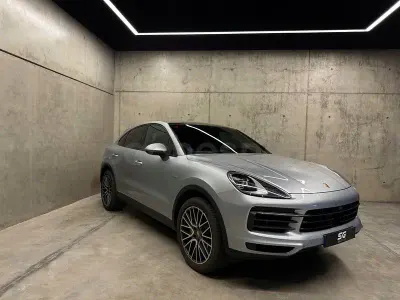 Usado Porsche Cayenne 462 CV (339 kW) 2021 Gris / plata SUV