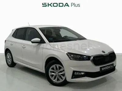 Usado Skoda Fabia Selection 95 CV (69 kW) 2024 Blanco Utilitario