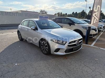 Gris Usado 2020 Mercedes A180 Berlina | 18.900 € (Precio justo)