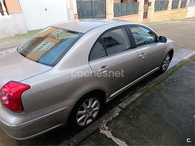 Gris / plata Usado 2003 Toyota Avensis Sol Berlina | 3000 € (Precio justo)
