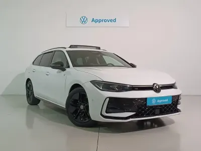 Usado VW Passat R-line 150 CV (110 kW) 2024 Blanco Familiar