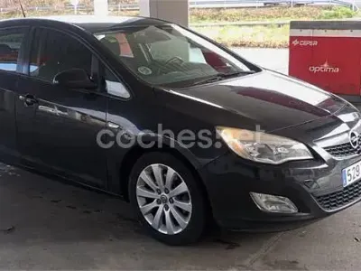 Usado Opel Astra Edition 110 CV (80 kW) 2011 Negro Berlina