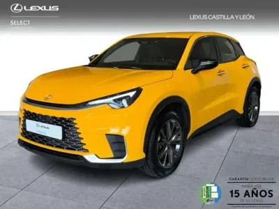 Usado Lexus LBX 136 CV (100 kW) 2025 Amarillo SUV
