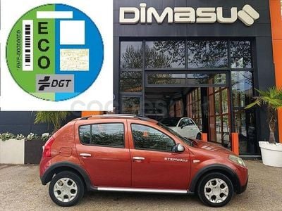 Usado Dacia Sandero Stepway 87 HP (63 kW) 2009 Vermelho Sedan