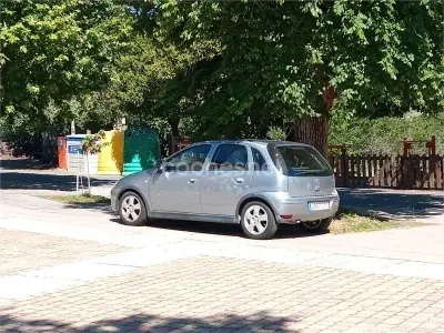 Usado Opel Corsa 70 CV (51 kW) 2004 Gris / plata Utilitario