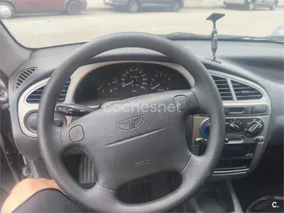 Usado Chevrolet Lanos SE 86 CV (63 kW) 2001 Gris / plata Berlina