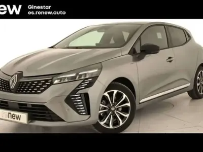 Usado Renault Clio Techno 143 CV (105 kW) 2025 Gris Utilitario