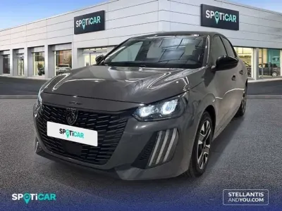 Usado Peugeot 208 Allure 101 CV (74 kW) 2025 Gris Utilitario
