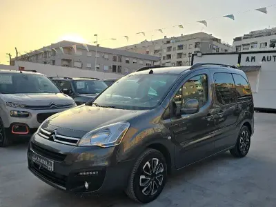 Usado Citroën Berlingo XTR 100 CV (73 kW) 2015 Gris / plata Monovolumen