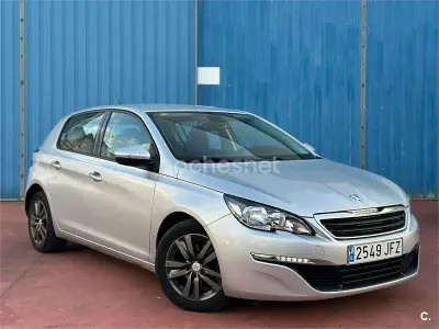 Usado Peugeot 308 Active 120 CV (88 kW) 2017 Gris / plata Berlina