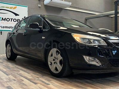 Usado Opel Astra Enjoy 110 CV (80 kW) 2011 Negro Berlina
