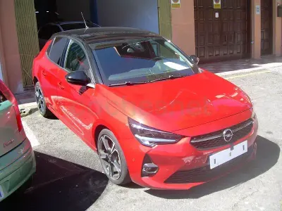 Usado Opel Corsa Elegance 100 CV (73 kW) 2023 Granate Utilitario