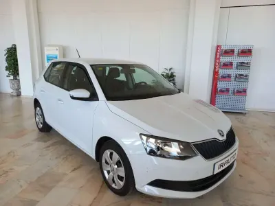 Usado Skoda Fabia Style 90 CV (66 kW) 2015 Blanco Utilitario