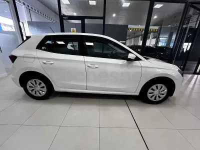 Usado Skoda Fabia Active 80 CV (58 kW) 2022 Blanco Utilitario