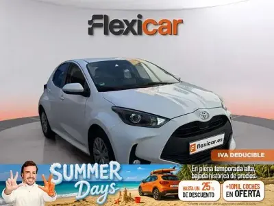 Usado Toyota Yaris 72 CV (52 kW) 2023 Blanco Utilitario