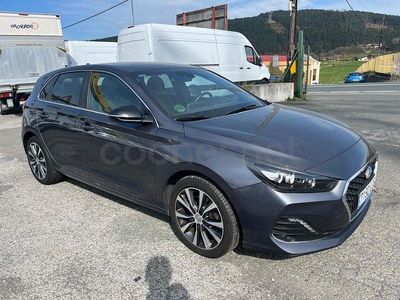 Usado Hyundai i30 140 CV (102 kW) 2020 Gris / plata Berlina
