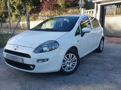 Usado Fiat Punto Pop 75 CV (55 kW) 2015 Blanco Utilitario